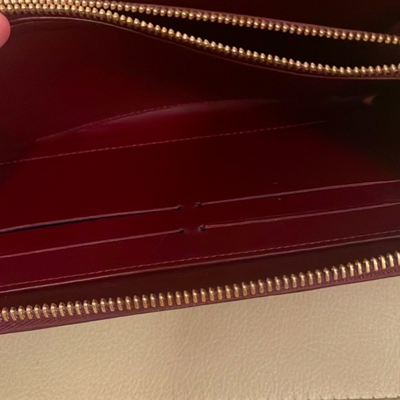 AUTHENTIC EUC LOUIS VUITTON SP4182 ROUGE FAUVISTE MONOGRAM VERNIS ZIPPY … - Picture 16 of 17